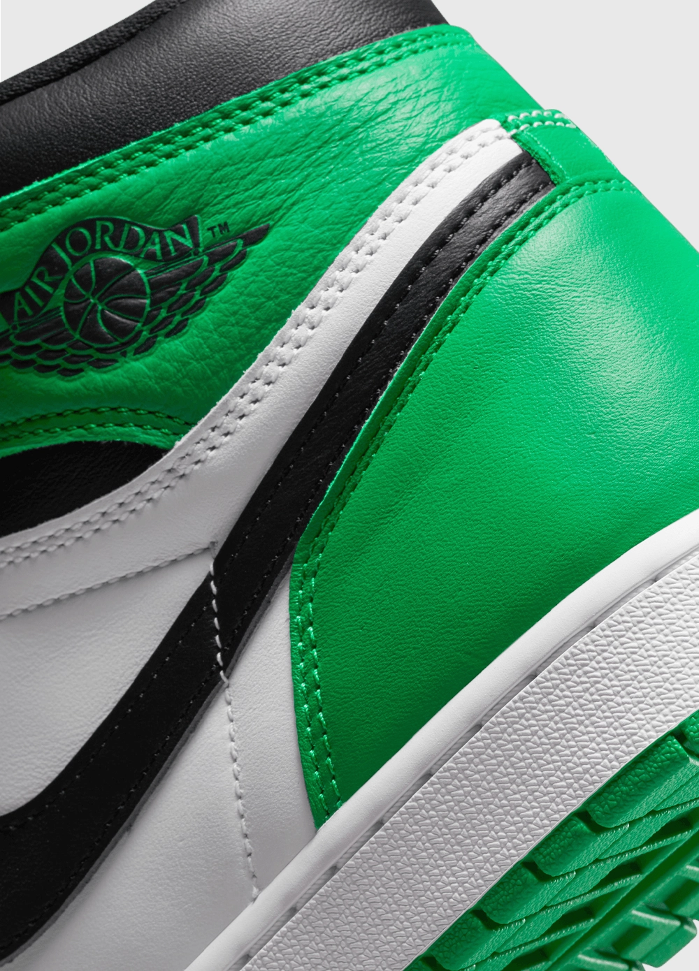 Air Jordan 1 Retro High OG 'Lucky Green' Sneakers